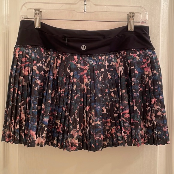 Lululemon Pleat Skirt - Picture 2 of 9